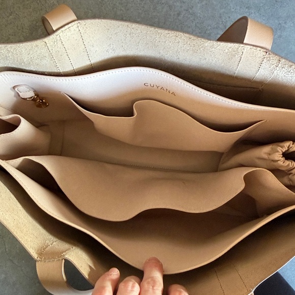 Everlane tan leather tote bag with Cuyana organizer insert - Picture 8 of 10